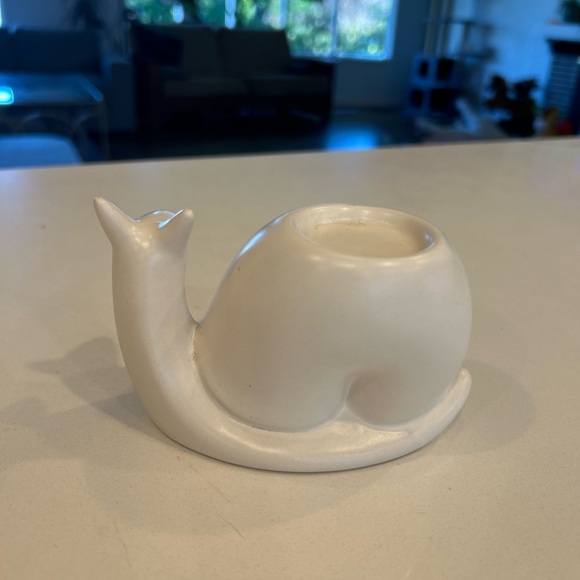 Two White Ceramic Snail Tea Light Candle Holders - Picture 4 of 6